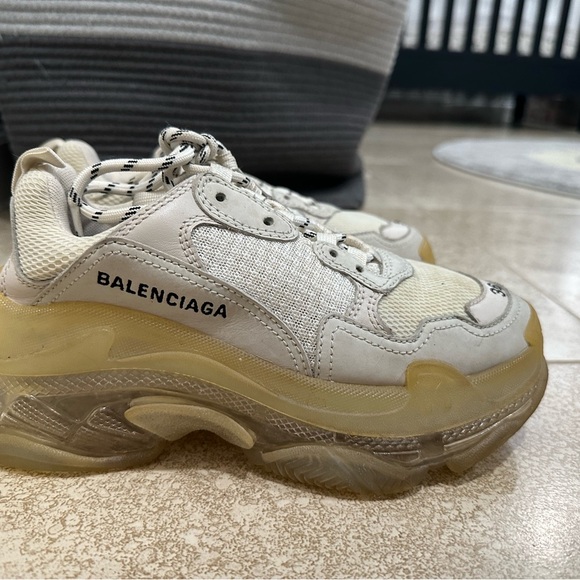 Balenciaga sneakers size 36. Preowned. Sneakers only. - Picture 2 of 6